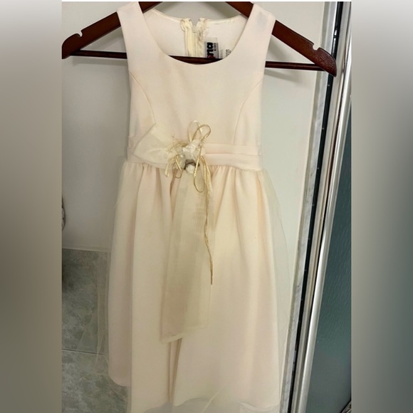WHITE FORMAL DRESS GIRLS SIZE 5T - Picture 1 of 3